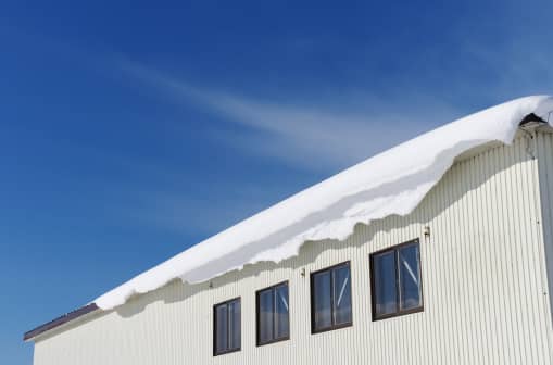 Déneigement de toitures résidentielles